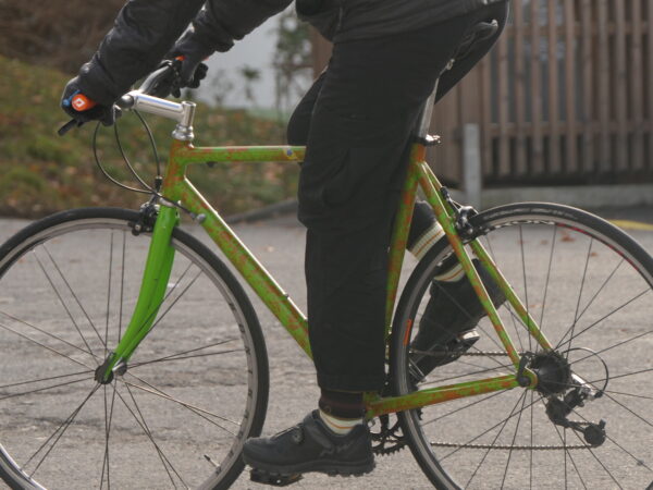 vélo de ville vert orange – Image 9